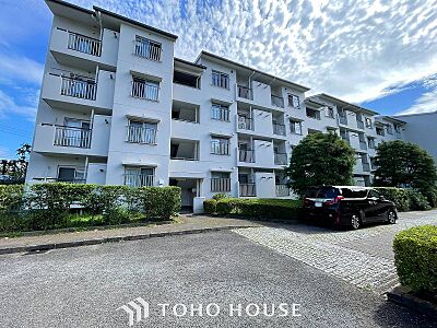 外観：時間のゆとりと空間、爽やかな陽光がもたらす光と風を贅沢なまでに感じる暮らしが始まります。