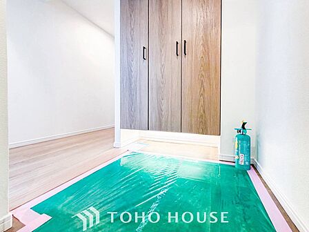居住者の帰り、訪れる方を優しく迎えてくれる玄関です。