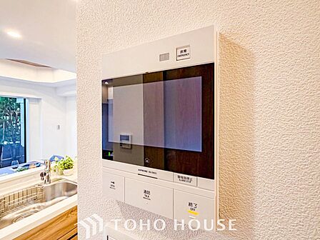 誰が来てもわかる様にモニター付きインターホンを設置。