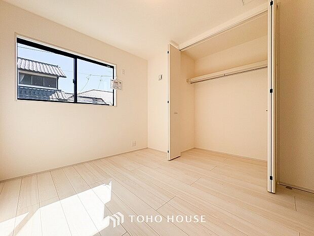収納スペースもあり、生活しやすい居住スペースです。