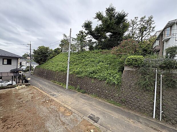 やわらかな陽射しがふりそそぎ、ゆったりした時間が流れる室内。