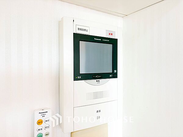 誰が来てもわかる様にモニター付きインターホンを設置。