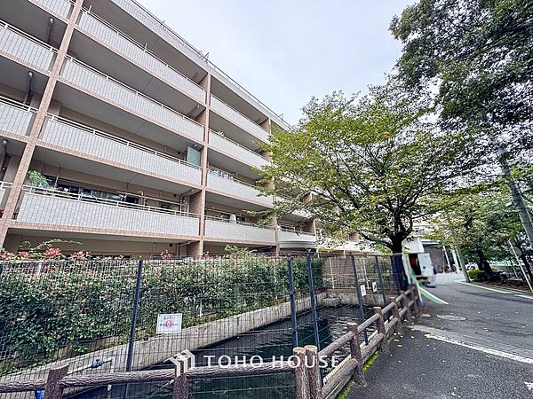 表現された空間は豊かな光と風を纏い、暮らしの時間を豊かにしてくれます。