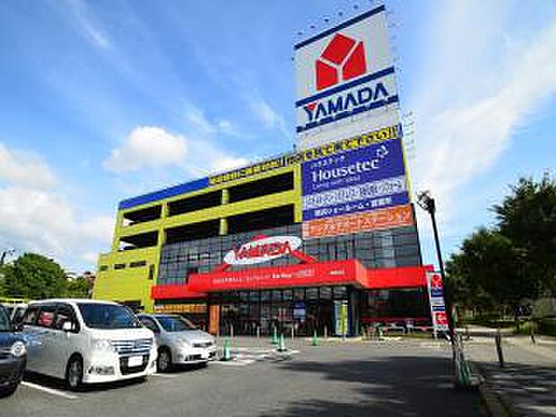 ここにくればお目当ての家電製品もきっと見つかります。携帯電話や生活雑貨、おもちゃも取り扱っています