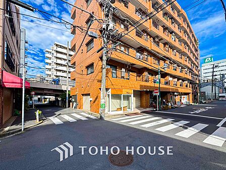 表現された空間は豊かな光と風を纏い、暮らしの時間を豊かにしてくれます。