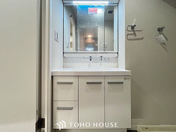 洗面台・洗面所十分な大きさの洗面台は、朝の慌ただしい時間でも余裕とゆとりを感じて頂けます。