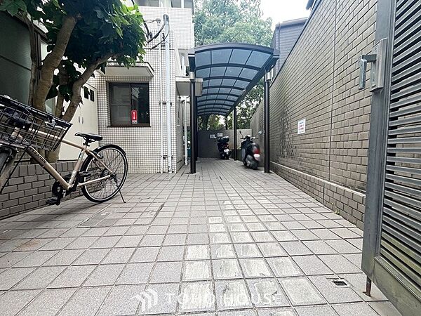 訪れるゲストや住む人を優しく迎え入れてくれる明るい空間です。