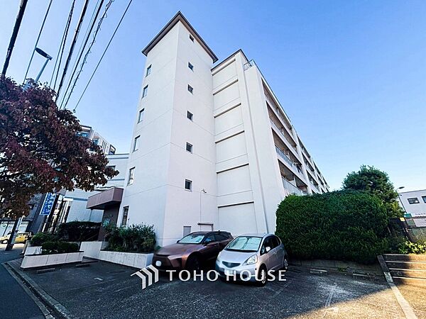 前面道路含む現地写真『快適』は「家」と「街」と「環境」が調和した時に訪れるだと改めて感じさせてくれます。