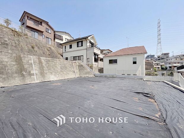 閑静な住宅街の一角、ひと時のくつろぎが生まれ、ゆっくりと愛着が育まれていきます。
