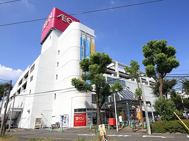 1階の食料品売り場は24時間営業。時間を問わずお買い物できるので便利ですね。