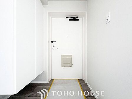 居住者の帰り、訪れる方を優しく迎えてくれる玄関です。