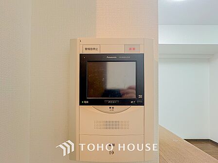 誰が来てもわかる様にモニター付きインターホンを設置。