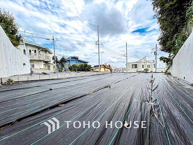 閑静な住宅街の一角、ひと時のくつろぎが生まれ、ゆっくりと愛着が育まれていきます。