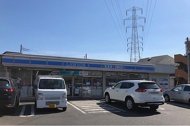 24時間営業ですので、急な買い物に便利です。駐車場もあります。