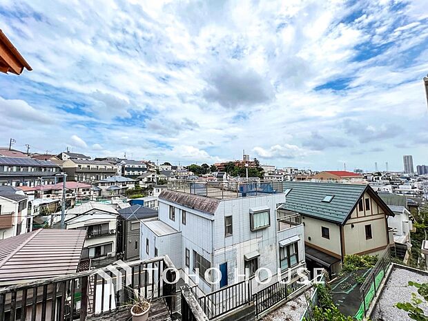 開放的で気持ちの良い眺望と青い空を満喫できます。