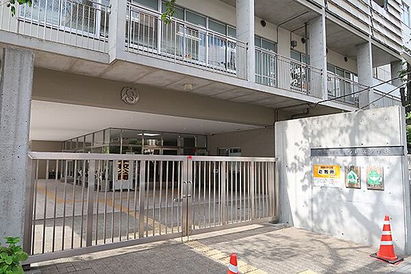 西新宿中学校まで（700m）