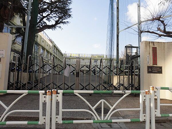 猿楽小学校まで（650m）