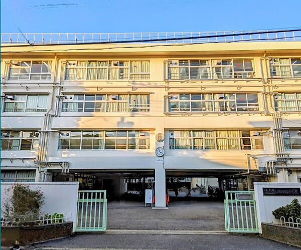 上祖師谷中学校まで（230m）