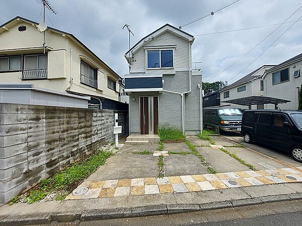 整えられた外観と敷地周りが戸建ならではのゆとりを演出。自然を感じながら散歩へ出かけるのもおすすめです