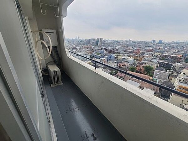 三軒茶屋の街並みを一望。窓辺に広がる美しい景色が、暮らしにステータスとゆとりを与えます。