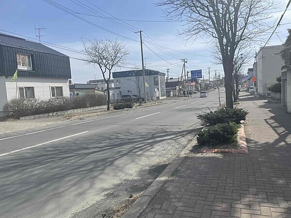 南東側前面道路