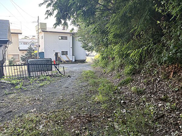 北西側前面道路