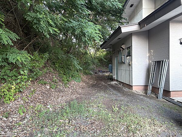 北西側前面道路