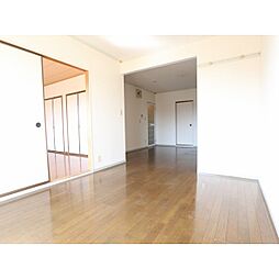 パウゼ・ドゥ・アピス　B棟 205 2階2LDKのリビング/ダイニング