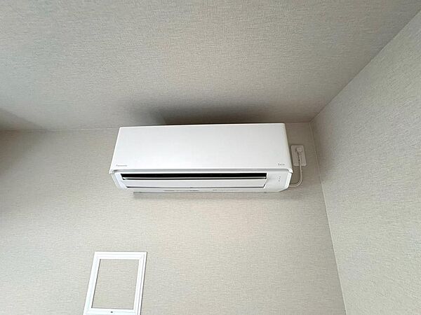 室内には新規でエアコンが設置されておりますので、引っ越し後の初期費用を抑えることができますね。