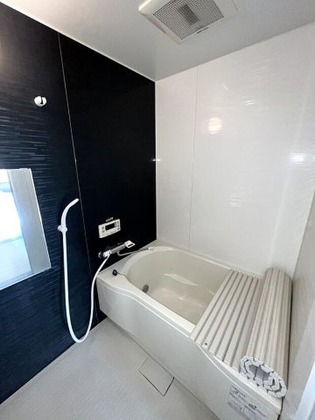 浴室乾燥機は湿気を排しカビ防止に大活躍。明るく気持ちの良い空間を保つことが出来ます。冬季のヒートショック緩和にも