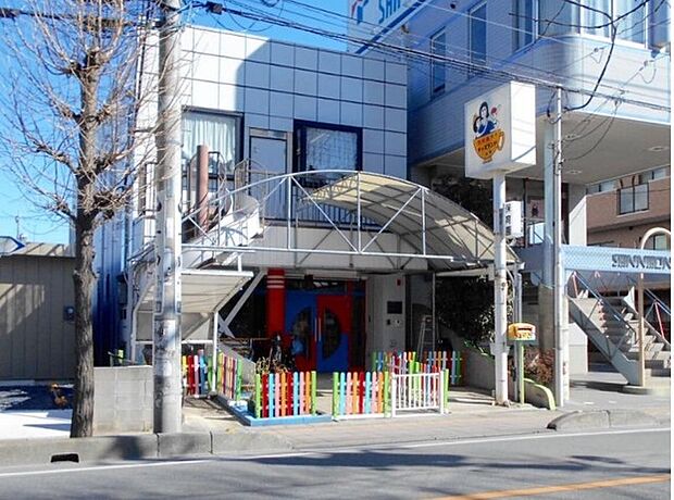 カオルキッズランド保育園 上尾市の認可保育園。ご両親がお仕事をお持ちのお子様 (0歳児から5歳児(小学校就学前)まで) をお預かりし、保育します。共働きのご夫婦も安心です！（600m）