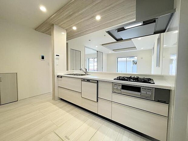 ホワイトのナチュラルなキッチン