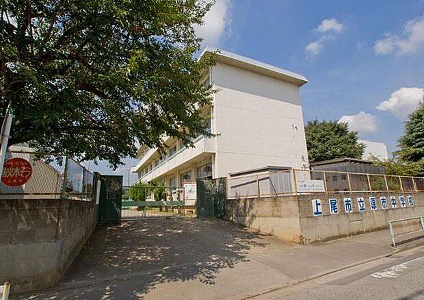 原市中学校 お笑いコンビのハライチの母校です。2018年10月、本校3年生の男子生徒5人が警察官と共に交通整理の手伝いを行い、JRから感謝状が贈られました。