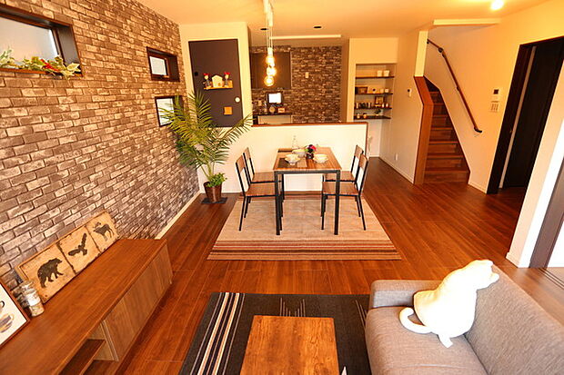 家族と顔を合わせる機会も自然と増えるリビング階段(施工例)