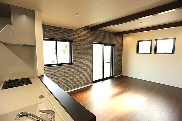 「ブルックリンスタイル」LDK(施工例) 広々20帖超のリビングは家族皆でリラックスできます♪