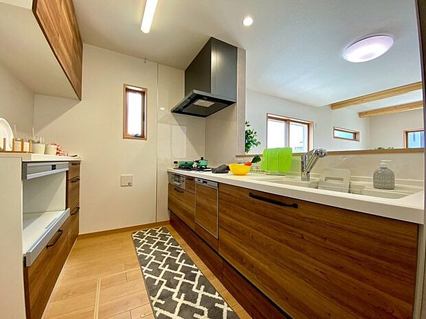 お手入れしやすいシームレス接合&大容量の下部スライド収納(施工例)