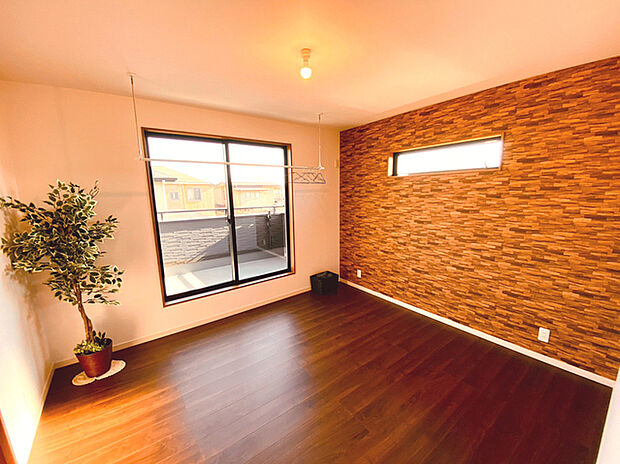 2階主寝室8帖(施工例) ベッドを入れてもゆとりある広さ。