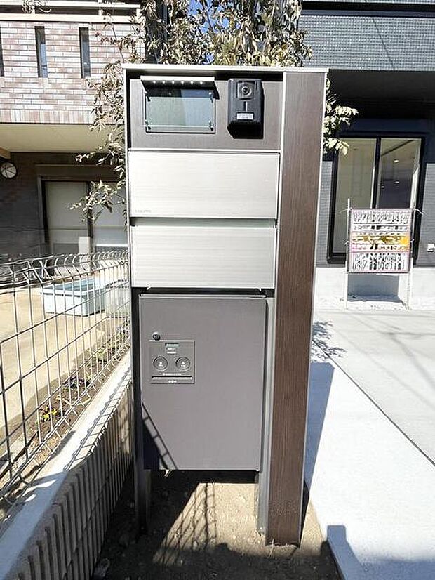 宅配ボックスつきなのでネット通販などの受け取りも安心ですね！