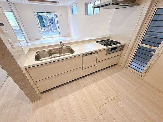 ゴミだしなどに便利な勝手口付き