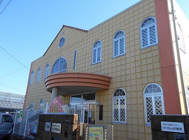 さつき保育園 0歳児から5歳児を対象にした定員90名の認可保育園です。安全で安心できる保育・子どもが通いたくなる保育園を目指しています。(720m)