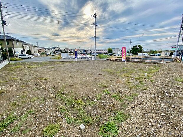 JR「鴻巣駅」徒歩18分・「小中学校」徒歩9分! 閑静な住宅街にゆったりとした70坪超の自社開発分譲地登場!