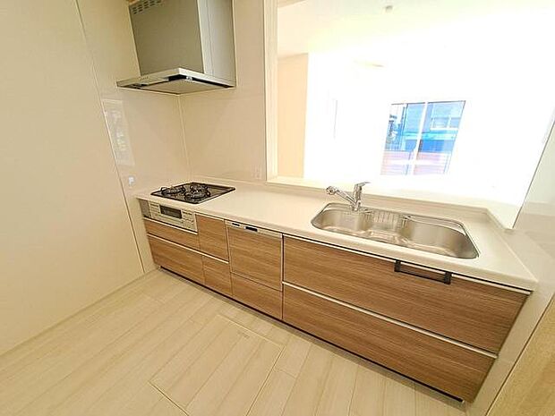 対面キッチンなので、お子様の目を離すことなくお料理の準備や片づけができ安心です