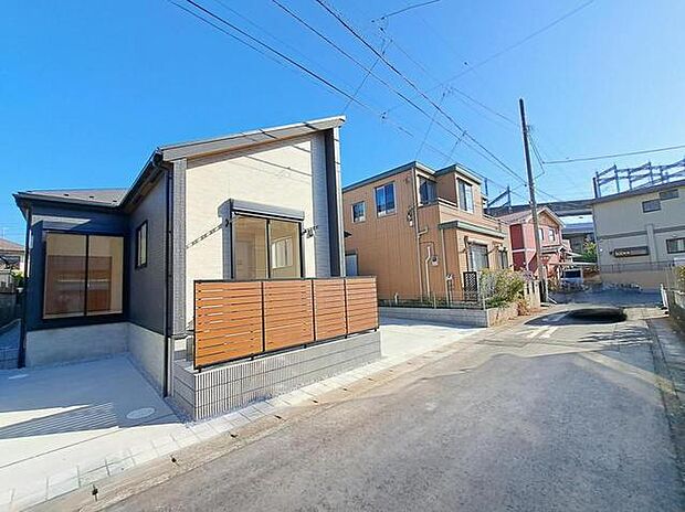 南西側接道につき陽当たり良好♪