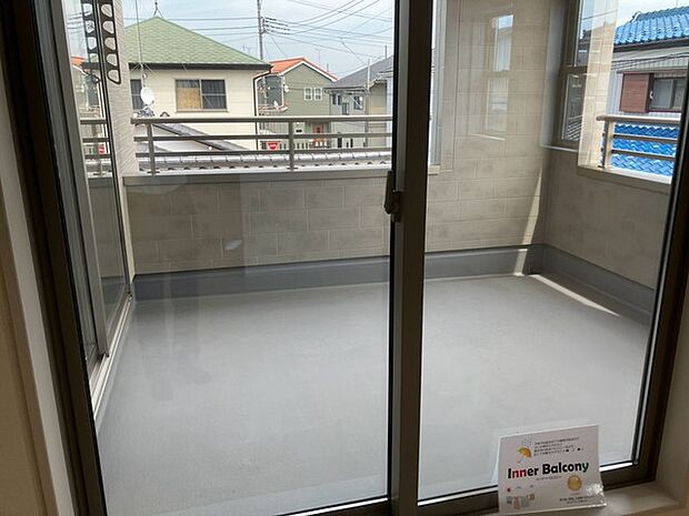2F洋室2部屋からバルコニーに出られます♪
