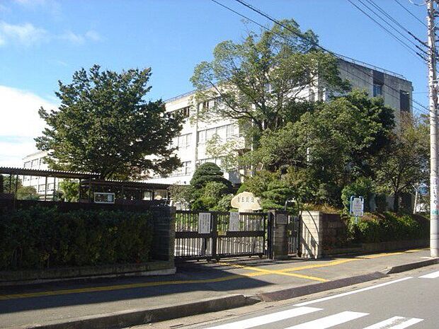 北本中学校 学校行事の充実の他、西小学校・南小学校と連携した小中一貫教育に取り組んでいます。