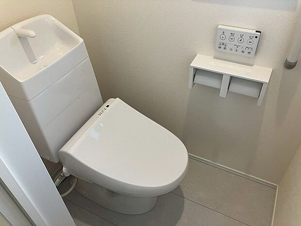 1・2階ともにウォシュレット付！2か所トイレがございますので、朝のトイレ渋滞も解消！