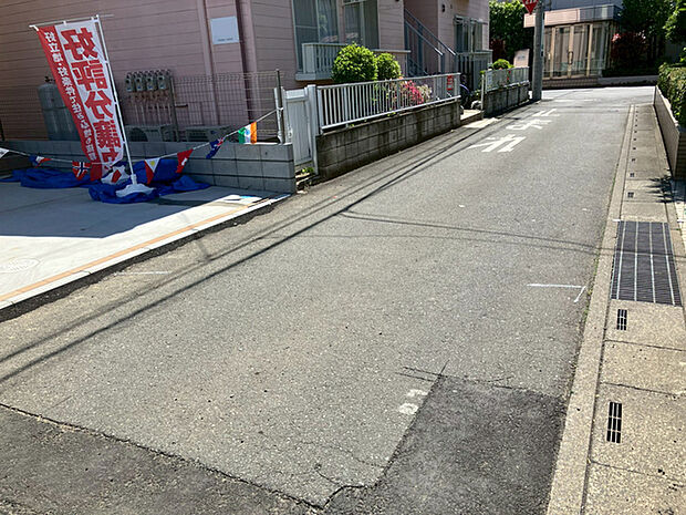 南東側接道につき陽当たり良好♪