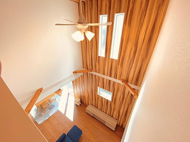 開放的なリビング吹抜(施工例) 太陽の光をたくさん取り込める吹抜をリビングに配置。日常に特別感を演出します。