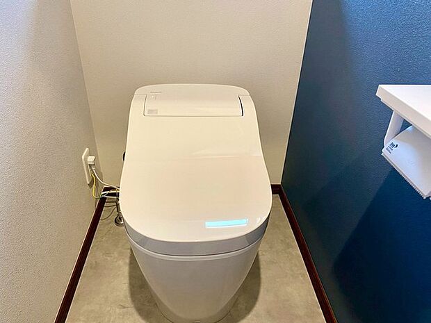 1階トイレ パナソニック「アラウーノ」(施工例) スッキリとしたタンクレストイレ。嬉しいお掃除機能も盛りだくさん。