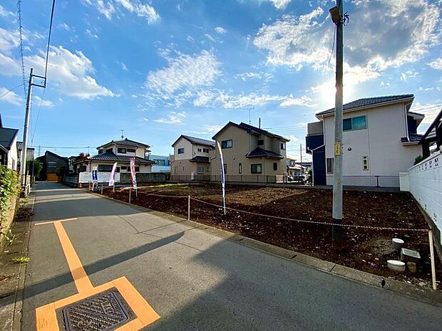 東側は約4M公道に接道。車通りも少ない閑静な住宅街です。